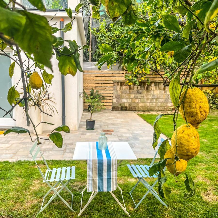 Flavia'S Lemons Bed & Breakfast ซอร์เรนโต ภายนอก รูปภาพ
